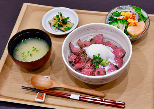 国産牛ステーキ丼